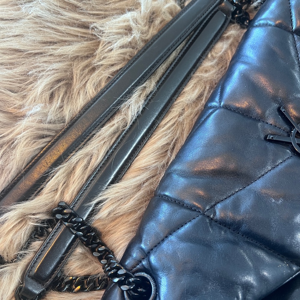 SAINT LAURENT
Lambskin Quilted Monogram
Medium Loulou Puffer
Chain Satchel Black - Picture 3 of 14